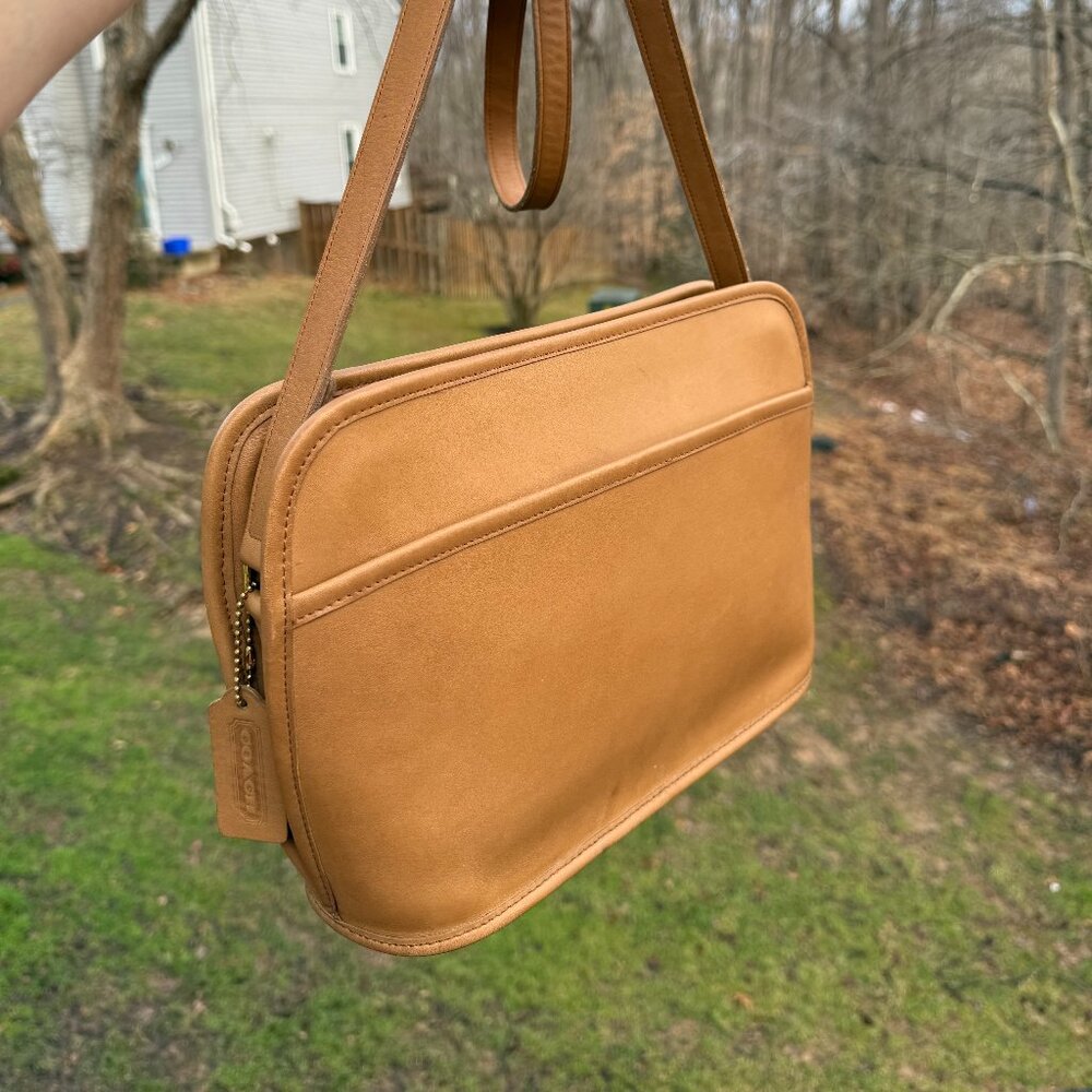 Vintage Coach Oliver bag in STONE! Beautiful.